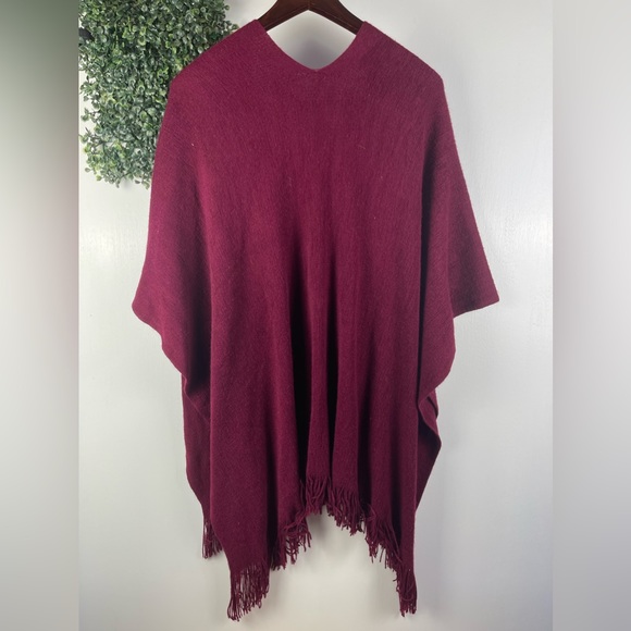 Red fringe shawl cape poncho - Picture 2 of 9